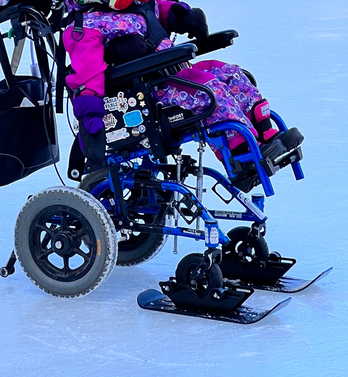 Polar skis for castle wheels on wheelchair